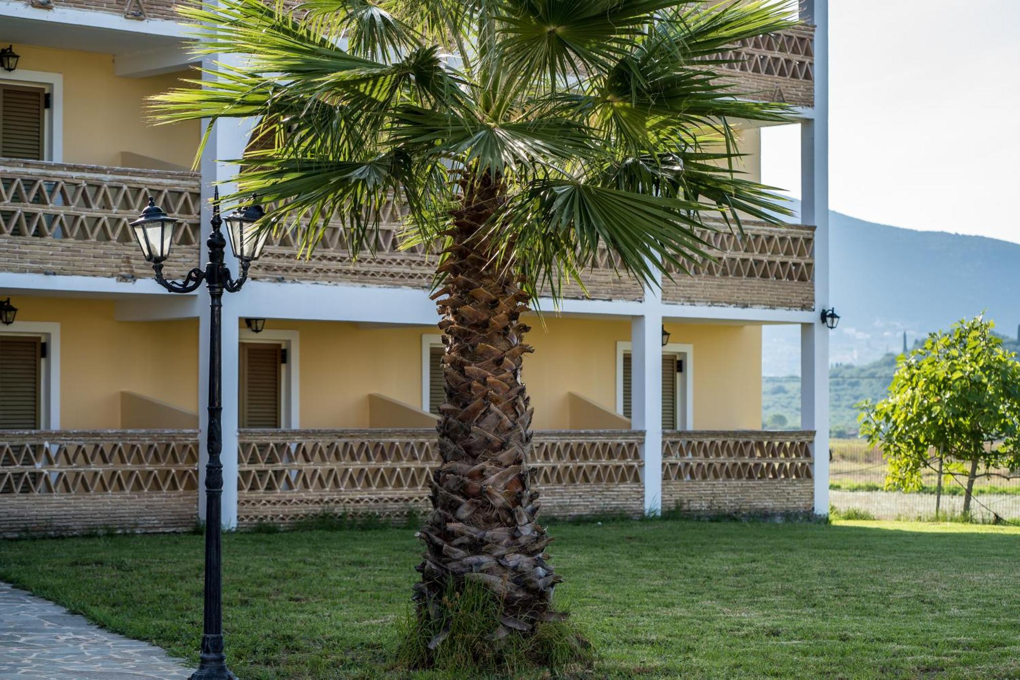 Elpida Hotel อลิกานาส ภายนอก รูปภาพ