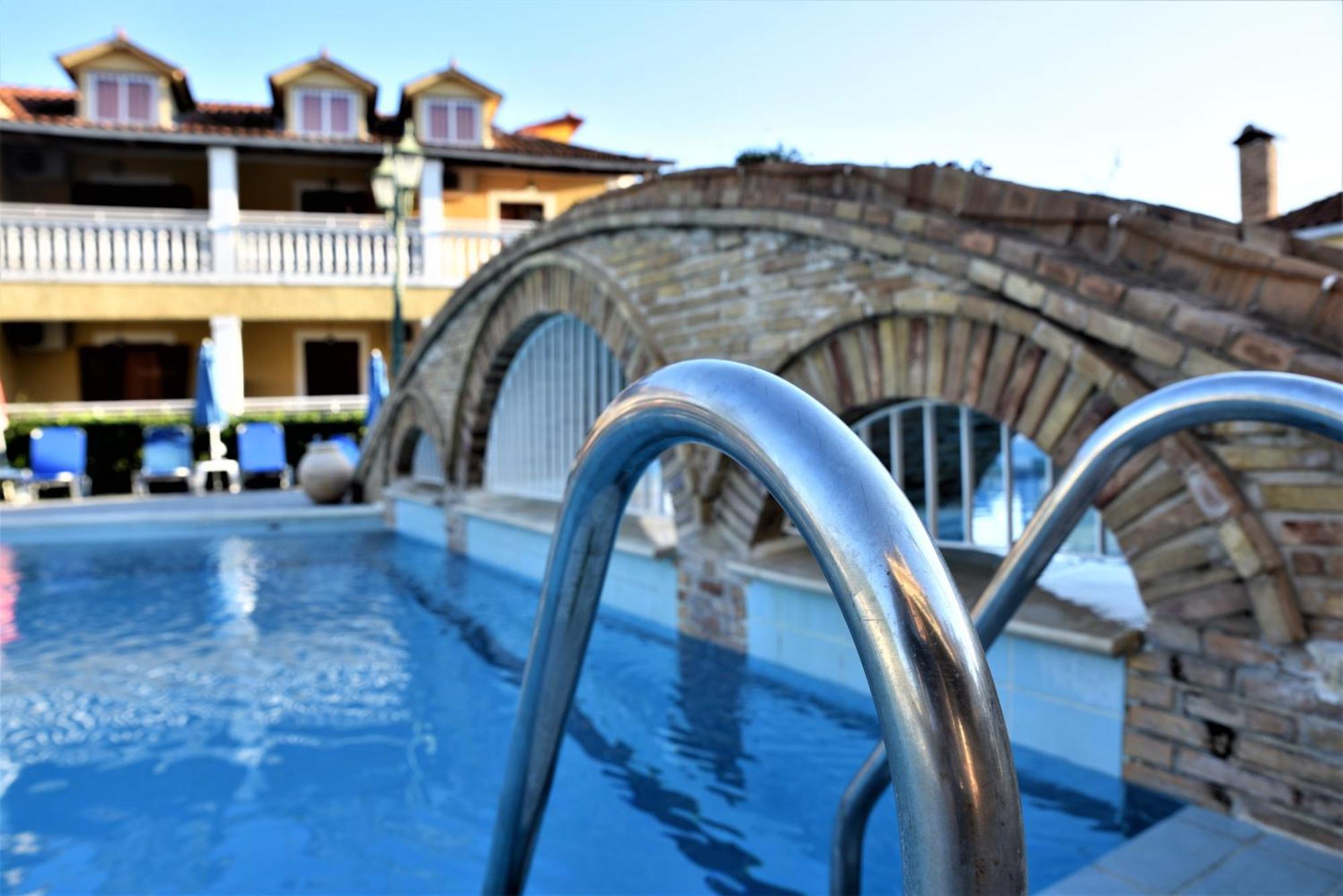 Elpida Hotel อลิกานาส ภายนอก รูปภาพ