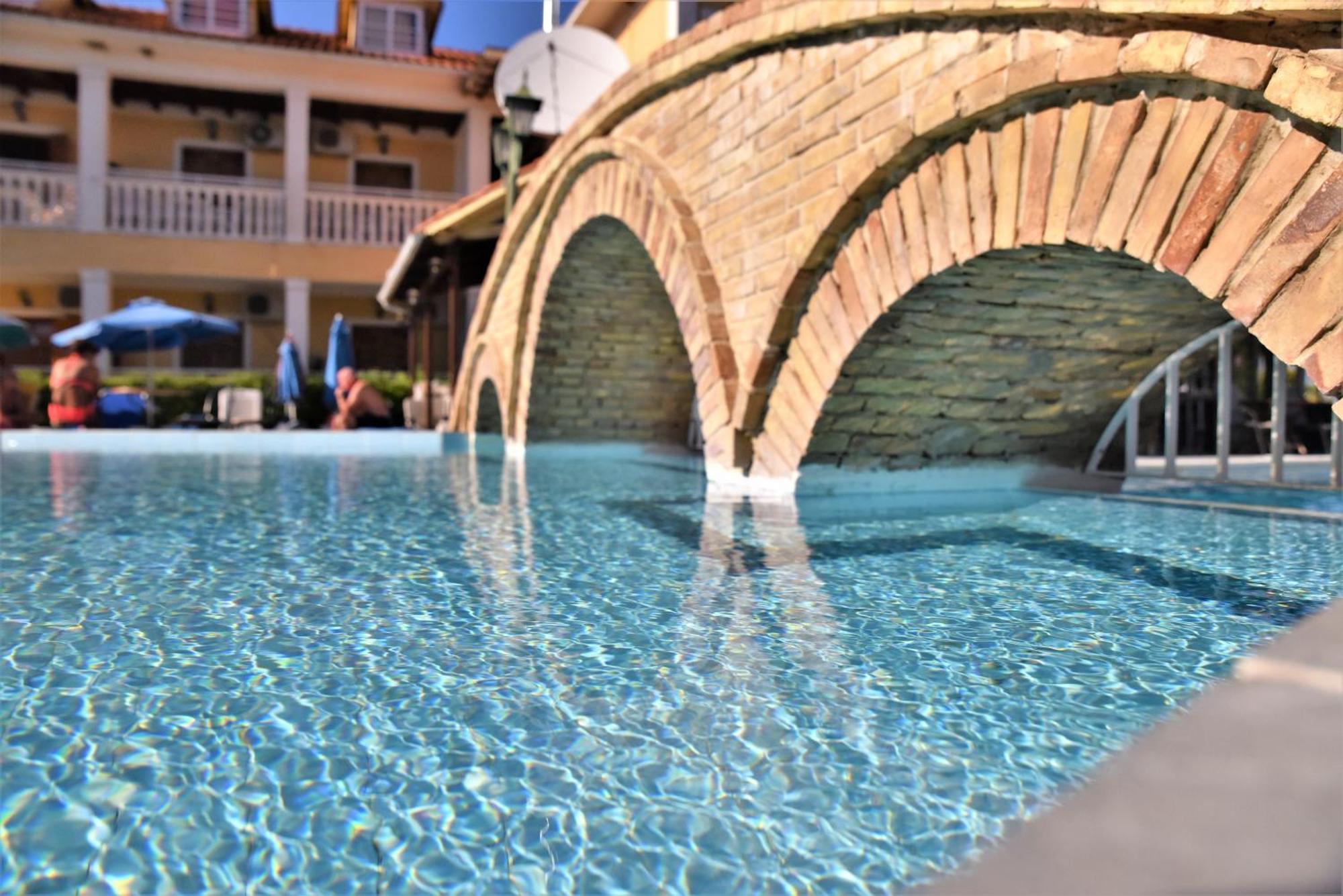Elpida Hotel อลิกานาส ภายนอก รูปภาพ