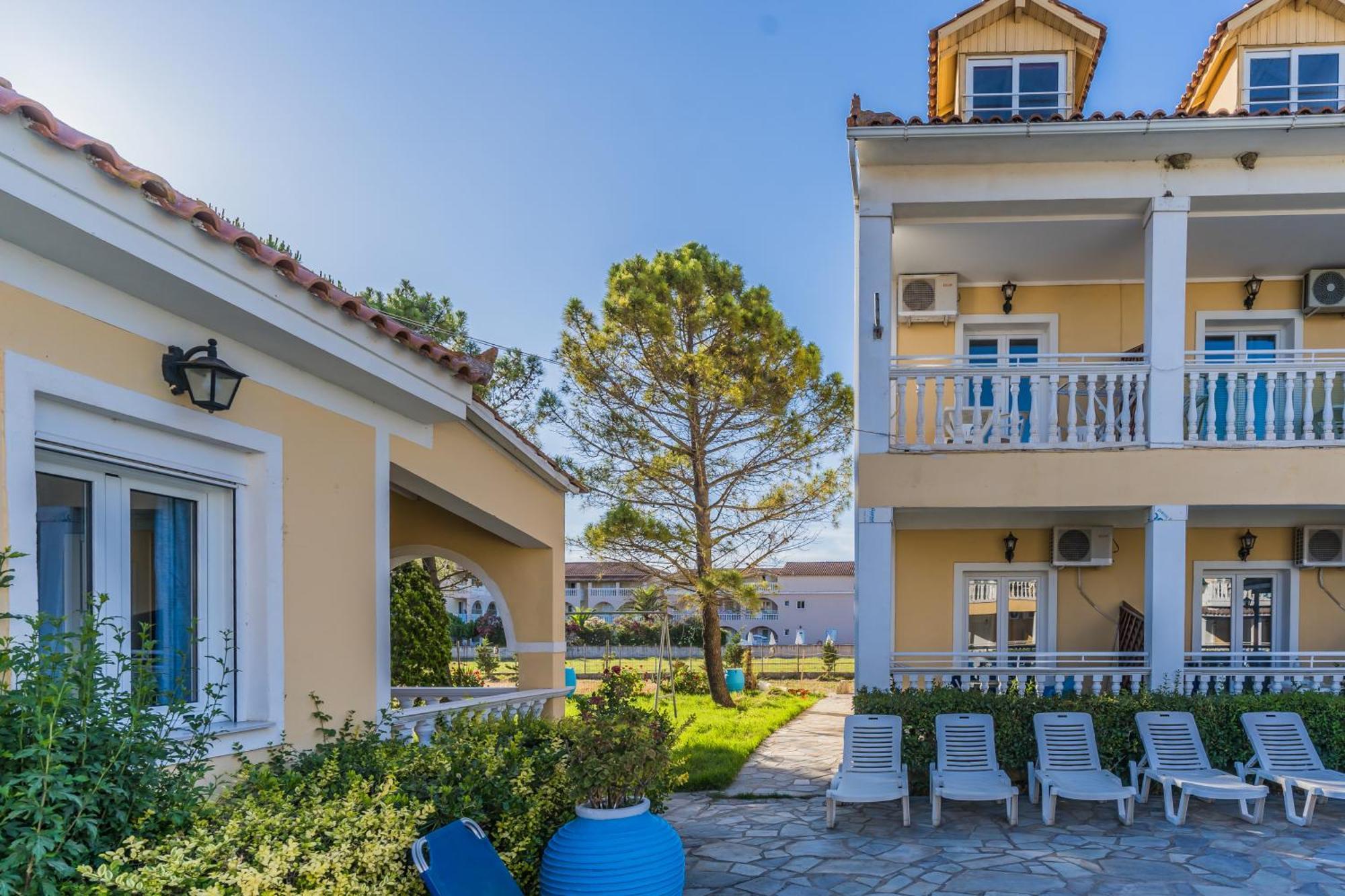 Elpida Hotel อลิกานาส ภายนอก รูปภาพ